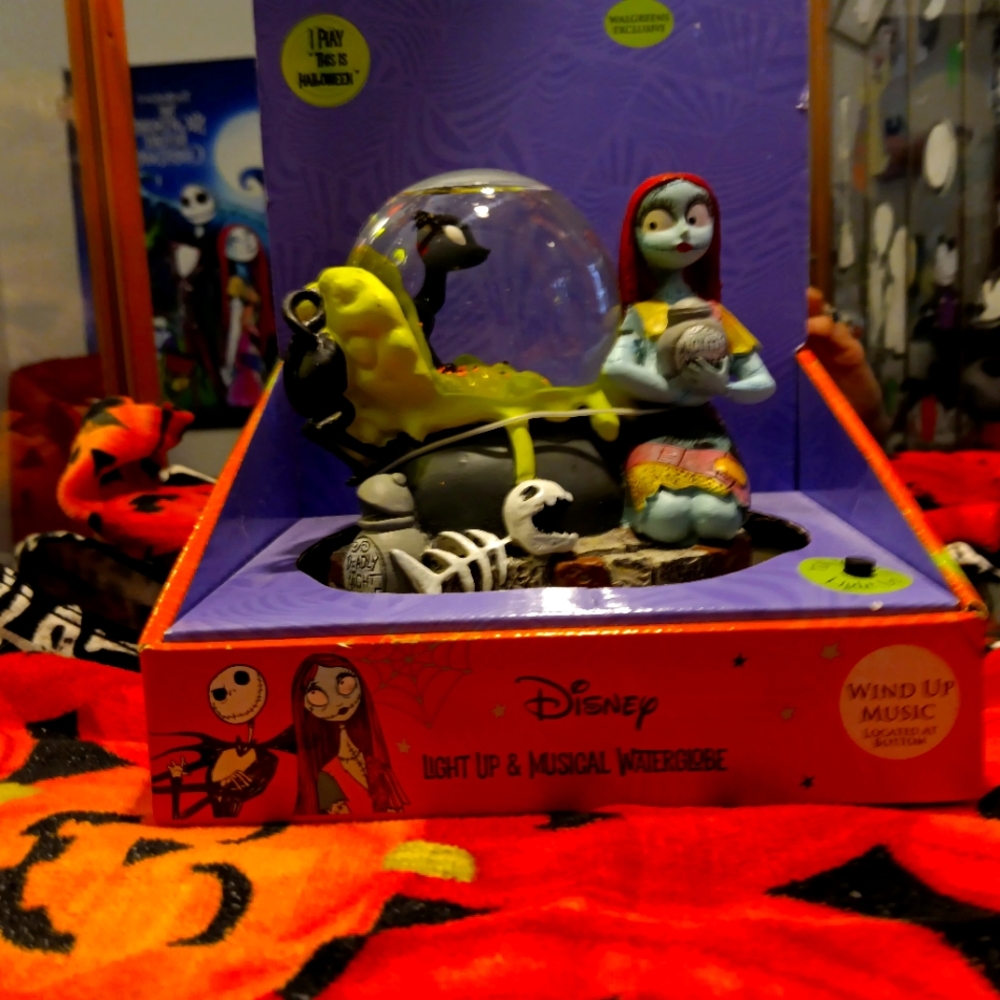 Disney nightmare before Christmas Sally Halloween snow globe